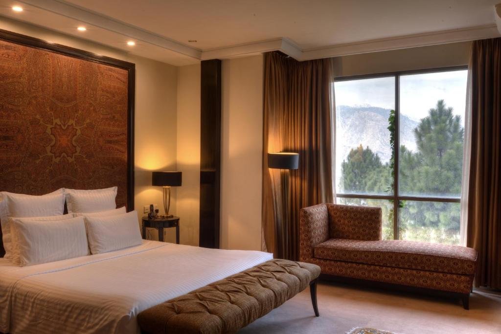 pearl continental hotel Muzaffarabad single bed window view
