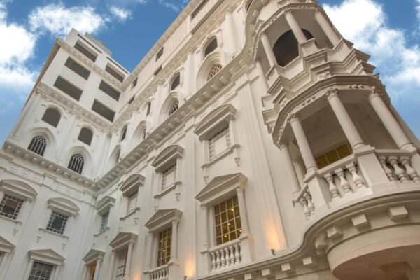 Luxus Grand Hotel Lahore